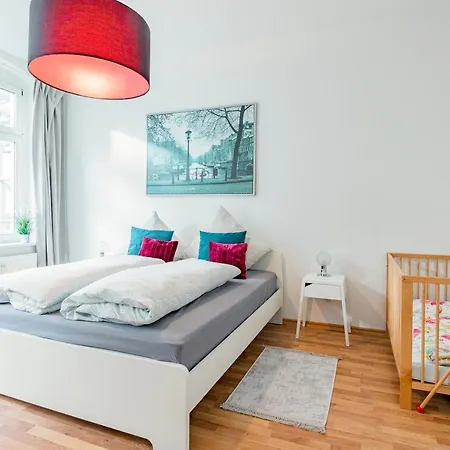 Helle Mit Balkon In Gruenen Innenhof - W-lan, 4 Schlafplaetze * Magdeburg