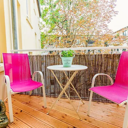 Helle Mit Balkon In Gruenen Innenhof - W-lan, 4 Schlafplaetze *