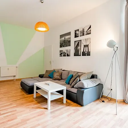 Helle Mit Balkon In Gruenen Innenhof - W-lan, 4 Schlafplaetze