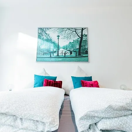 Apartment Helle Mit Balkon In Gruenen Innenhof - W-lan, 4 Schlafplaetze Magdeburg