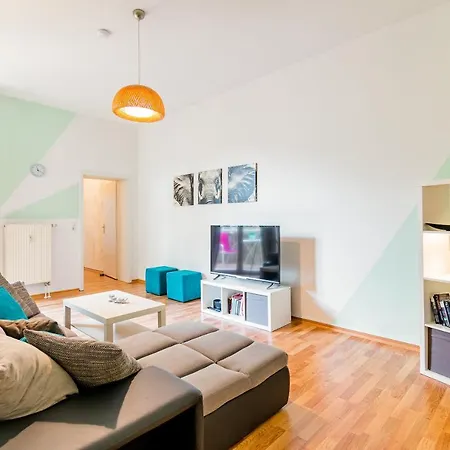Apartment Helle Mit Balkon In Gruenen Innenhof - W-lan, 4 Schlafplaetze *