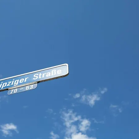 Helle Mit Balkon In Gruenen Innenhof - W-lan, 4 Schlafplaetze アパート