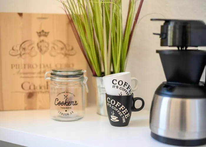 Helle Mit Balkon In Gruenen Innenhof - W-lan, 4 Schlafplaetze Lägenhet