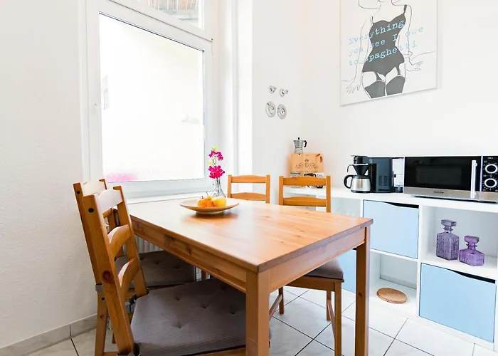 Helle Mit Balkon In Gruenen Innenhof - W-lan, 4 Schlafplaetze Lägenhet Magdeburg