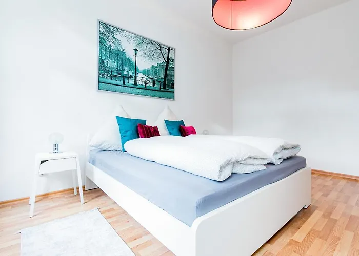 Helle Mit Balkon In Gruenen Innenhof - W-lan, 4 Schlafplaetze Lägenhet