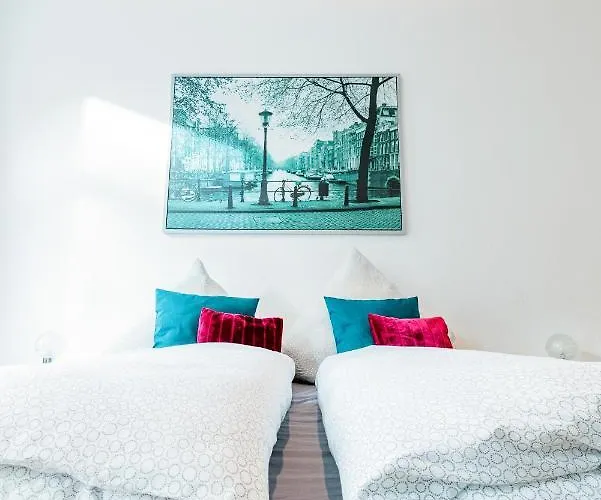 Lägenhet Helle Mit Balkon In Gruenen Innenhof - W-lan, 4 Schlafplaetze Magdeburg