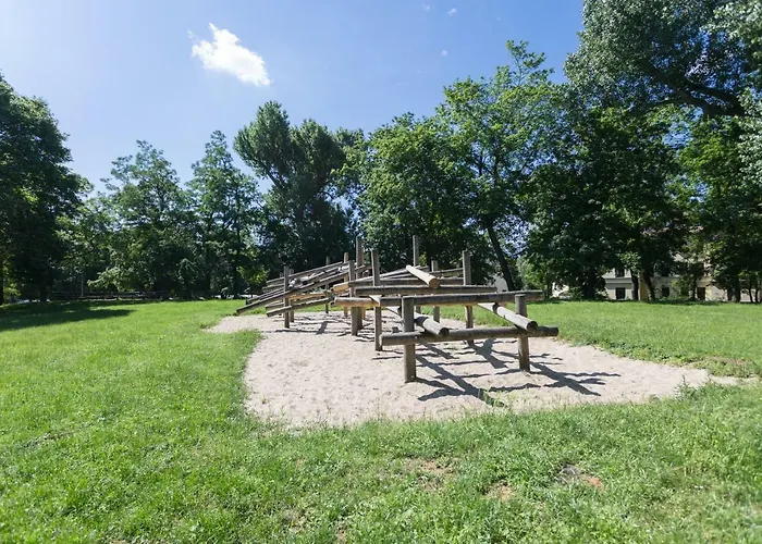 Helle Mit Balkon In Gruenen Innenhof - W-lan, 4 Schlafplaetze Lägenhet *